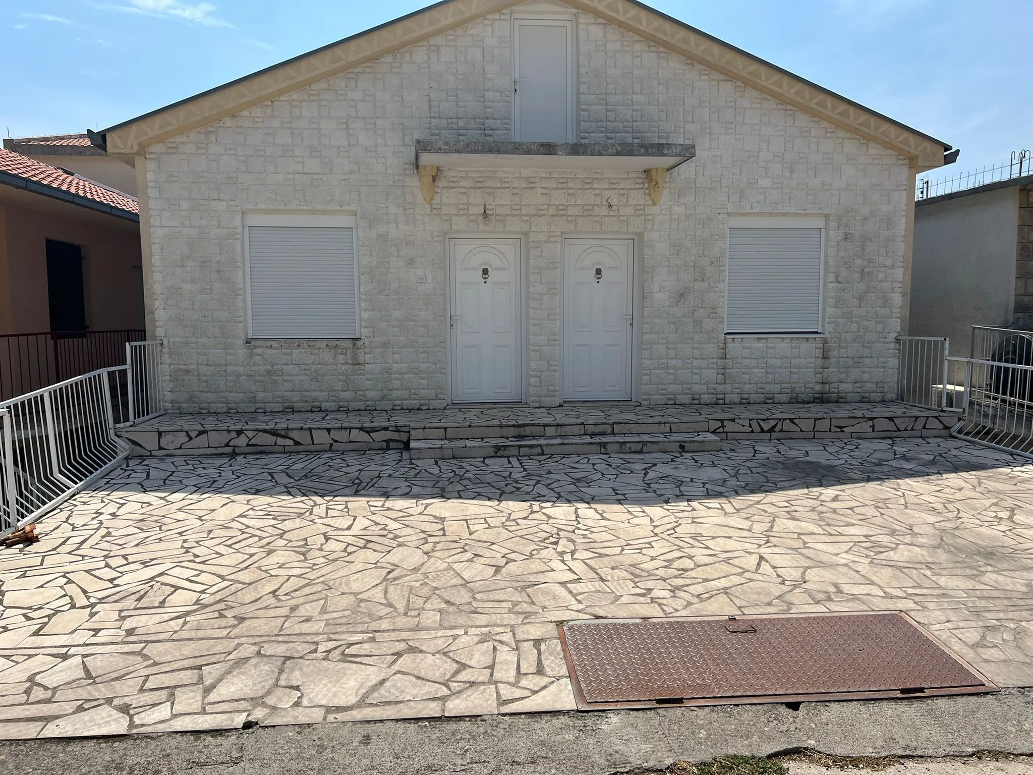 Продается двухэтажный дом в Сутоморе